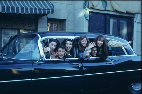 Я хочу держать тебя за руку фильм